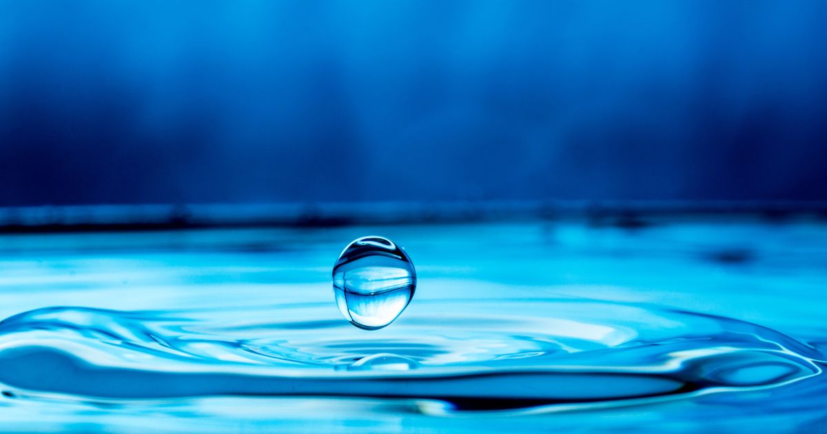 Blue water for dehydration.